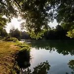 Au Bord De La Charente ジャルナック